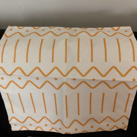 18x18 NWT Yellow Geometric design pillow covers - Picture 5 of 5